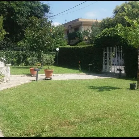 The Cozy Garden 펜션 Aravissos